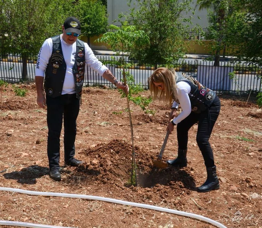 زين تستكمل زراعة 600 شجرة حُرجية ومُثمرة في مدينة الحُسين للشباب