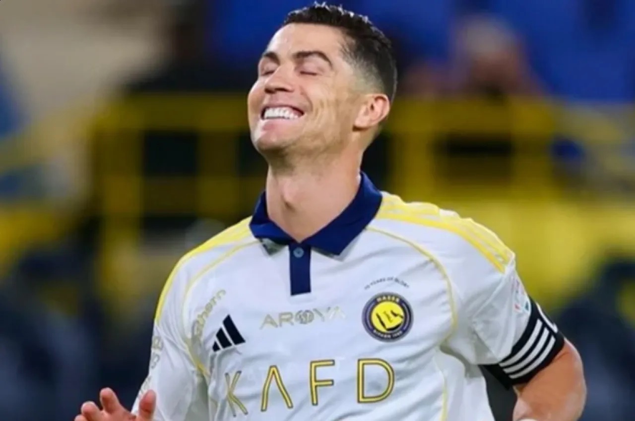 صورة حول : رونالدو باقٍ مع النصر وصفقات نارية تقترب! رونالدو باقٍ مع النصر وصفقات نارية تقترب!