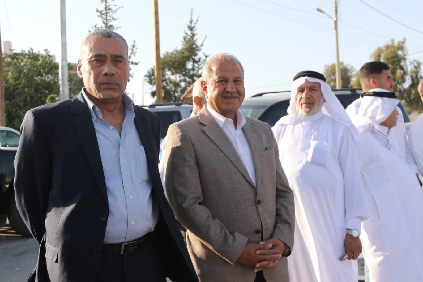 صورة حول : الذنيبات يرأس مراسم خطوبة نجل الزميل وليد الجلاد على كريمة بسام الرقاد الذنيبات يرأس مراسم خطوبة نجل الزميل وليد الجلاد على كريمة بسام الرقاد
