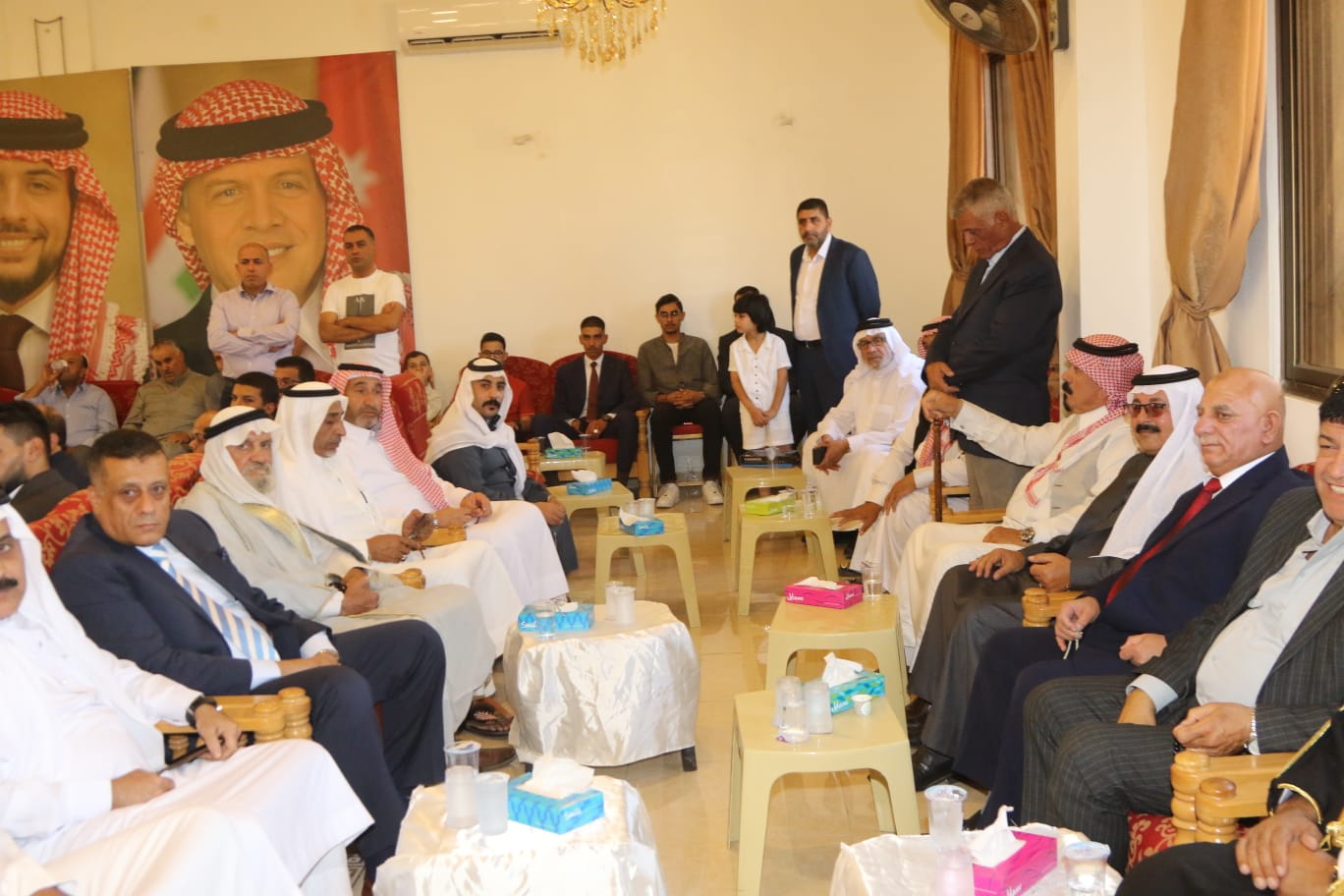 صورة حول : الذنيبات يرأس مراسم خطوبة نجل الزميل وليد الجلاد على كريمة بسام الرقاد الذنيبات يرأس مراسم خطوبة نجل الزميل وليد الجلاد على كريمة بسام الرقاد