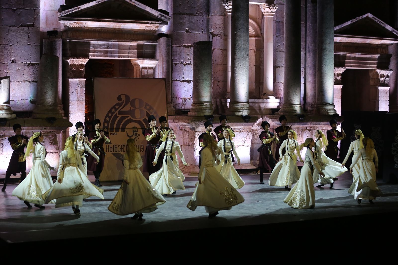 الأكثر مشاركة في مهرجان جرش فرقة " نادي الجيل " تقدم فلكلور وتراث الشركس على المسرح الجنوبي