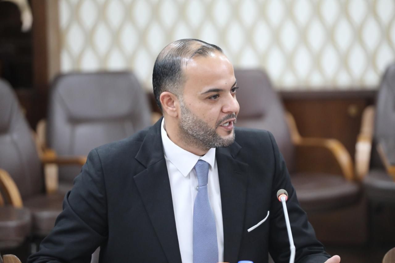 الوزير العودات يلتقي شباب وشابات حزب عزم