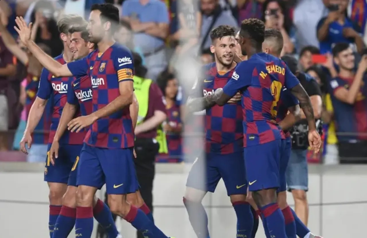 عضة كلب تُدخل كارليس بيريز إلى المستشفى وتبعده عن الملاعب