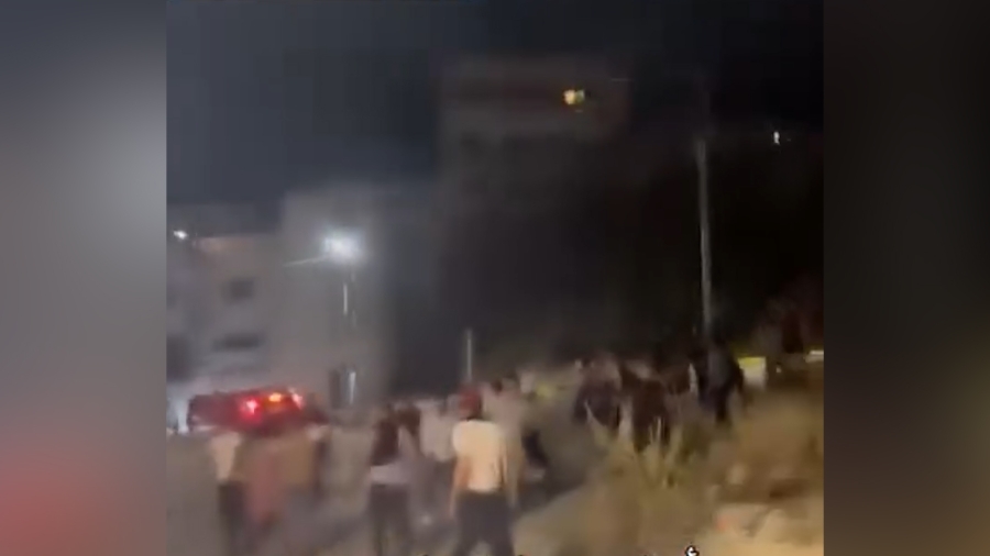 صورة حول : غضب شعبي بعد وفاة الشاب أحمد الإبراهيم خلال توقيفه الأمني في إربد غضب شعبي بعد وفاة الشاب أحمد الإبراهيم خلال توقيفه الأمني في إربد