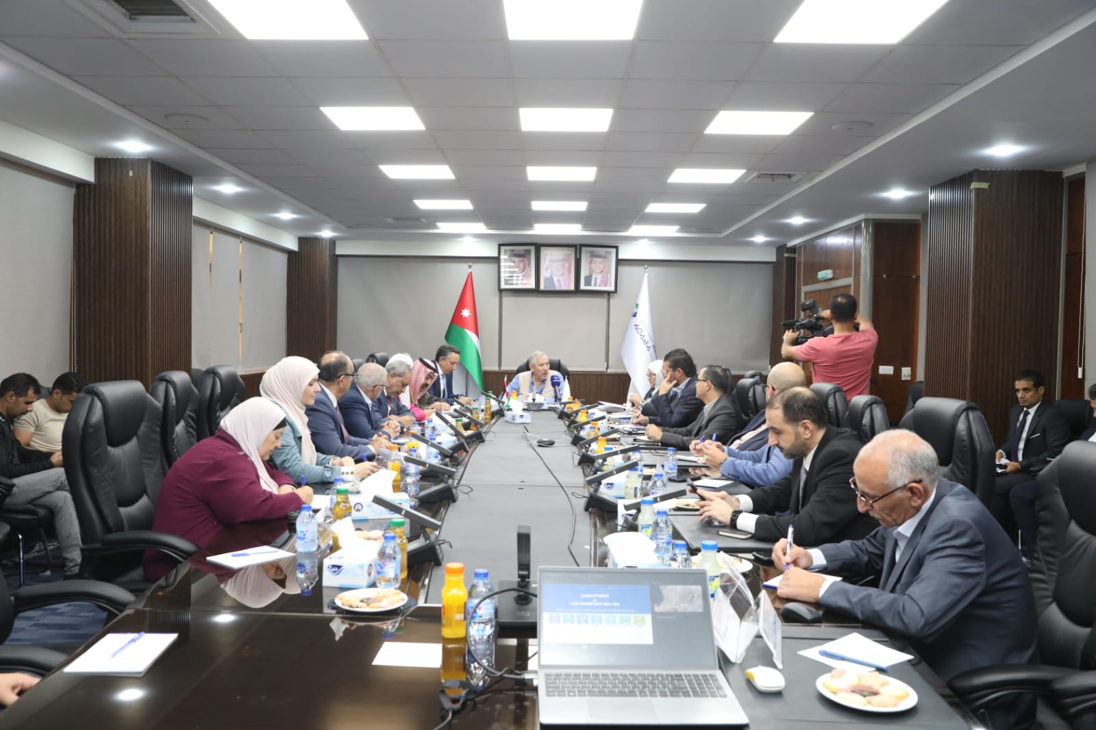 صورة حول : "العمل النيابية" تبحث مع سلطة العقبة توزيع الأراضي وتعزيز المشاريع التنموية في المنطقة "العمل النيابية" تبحث مع سلطة العقبة توزيع الأراضي وتعزيز المشاريع التنموية في المنطقة