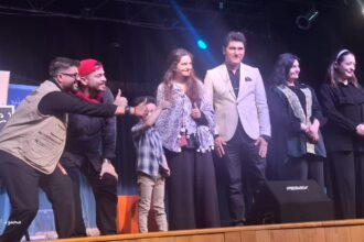 "خارج الصندوق".. مسرحية تفاعلية تشجع على التعليم المهني .. فيديو وصور