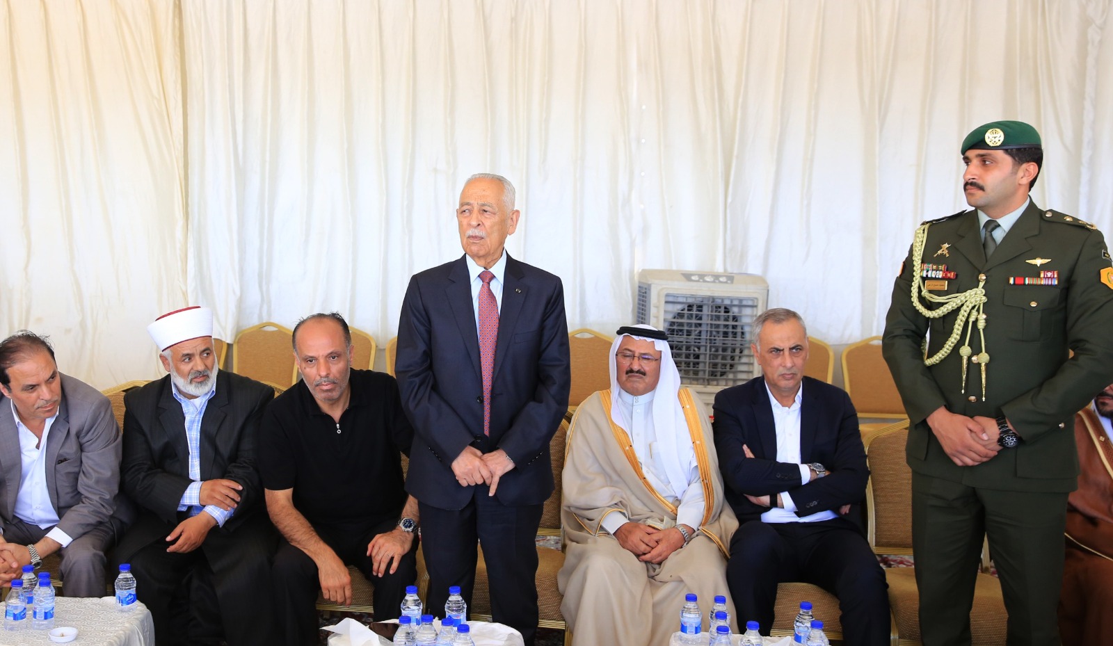 مندوبا عن الملك وولي العهد... العيسوي يعزي قبيلة بني صخر وآل قمحية