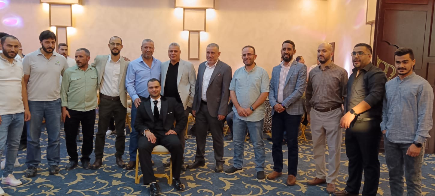 موظفو دائرة الصيانة يهنئون عبدالكريم بزفافه.. ألف مبروك