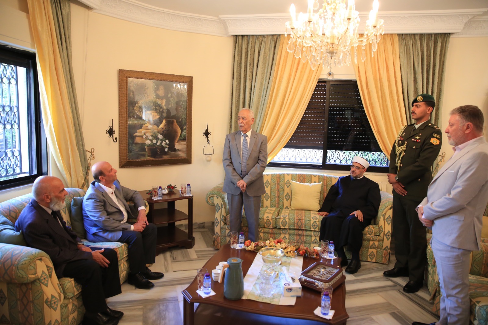 مندوبا عن الملك وولي العهد... العيسوي يعزي الرواشدة والنعيمات والحنيطي والبندقجي