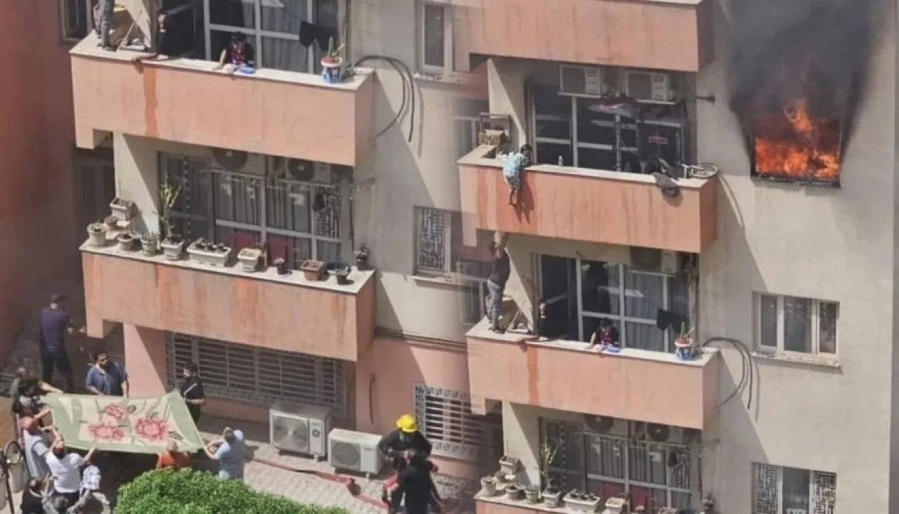 صورة حول : حريق هائل يدفع أطفالاً للقفز من النوافذ هرباً من النيران في بغداد حريق هائل يدفع أطفالاً للقفز من النوافذ هرباً من النيران في بغداد
