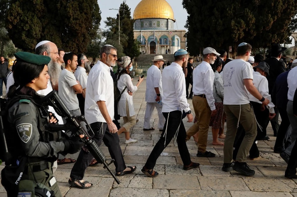 صورة حول : اقتحامات مستوطنين يهود للمسجد الأقصى بحماية الشرطة الإسرائيلية اقتحامات مستوطنين يهود للمسجد الأقصى بحماية الشرطة الإسرائيلية