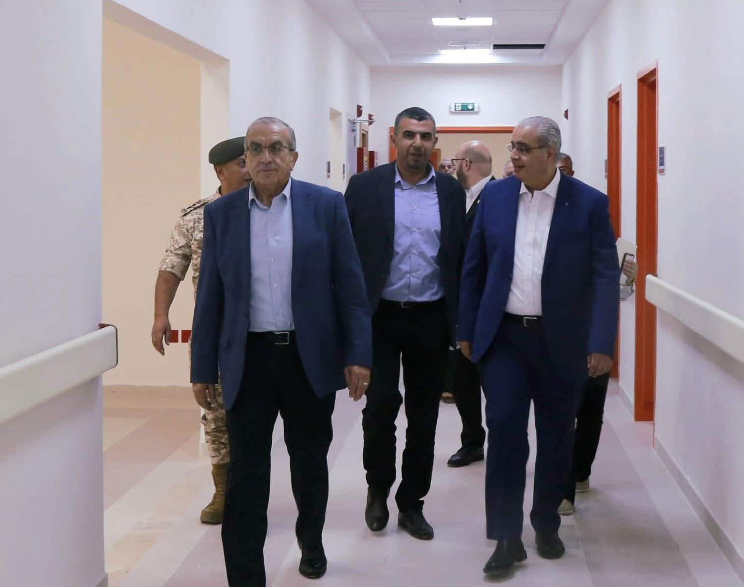 صورة حول : وزيرا الأشغال والصحة يتفقدان جاهزية مستشفى الأميرة بسمة الجديد في إربد وزيرا الأشغال والصحة يتفقدان جاهزية مستشفى الأميرة بسمة الجديد في إربد