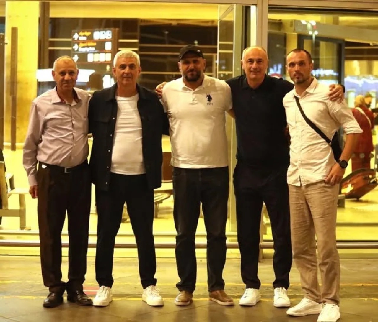 صورة حول : الوحدات يستقبل المدير الفني الجديد داركو نيستروفيتش الوحدات يستقبل المدير الفني الجديد داركو نيستروفيتش