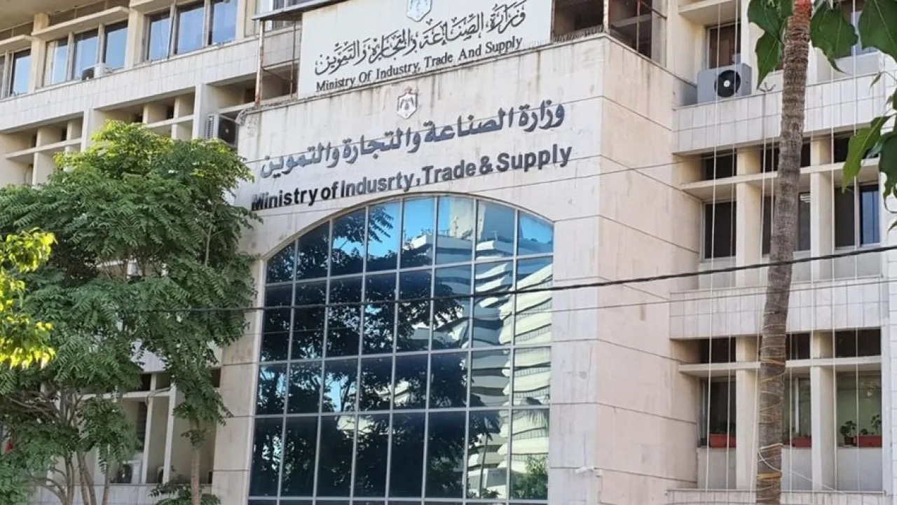 صورة حول : وزارة الصناعة تكشف تحرير 2700 مخالفة منذ بداية العام وزارة الصناعة تكشف تحرير 2700 مخالفة منذ بداية العام