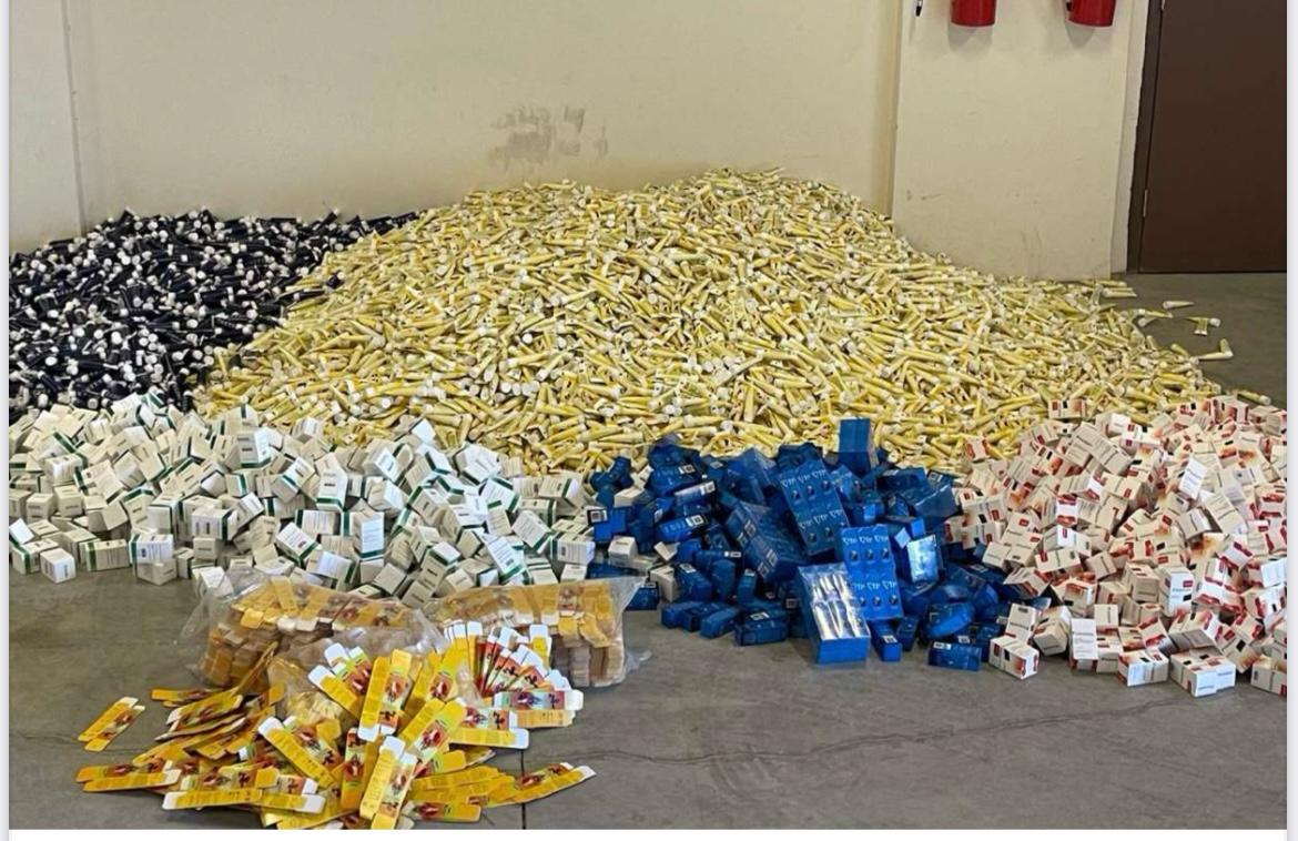 صورة حول : الجمارك الأردنية تضبط معملاً لتصنيع أدوية مقلدة تحمل علامات تجارية عالمية الجمارك الأردنية تضبط معملاً لتصنيع أدوية مقلدة تحمل علامات تجارية عالمية