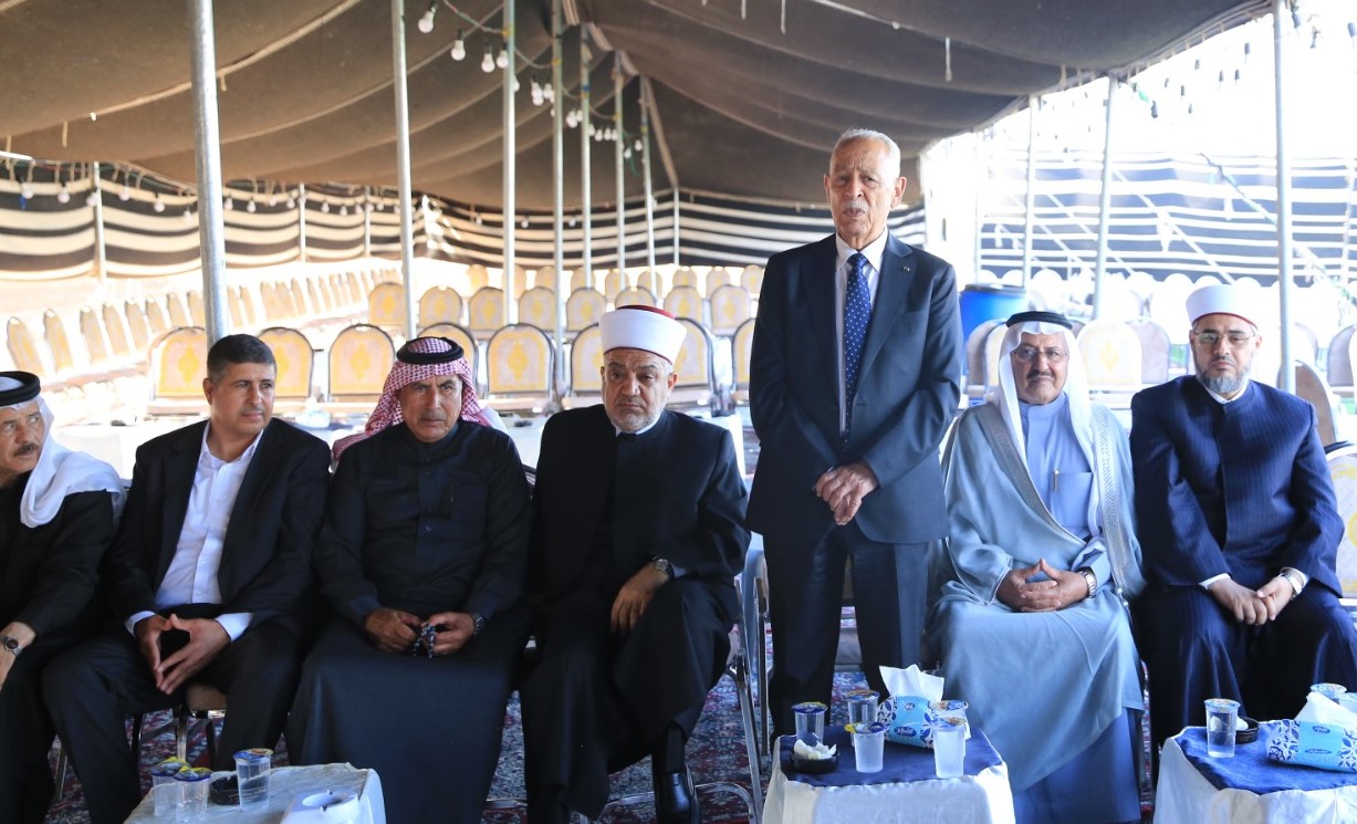 صورة حول : مندوبا عن الملك وولي العهد... العيسوي يعزي الزبن والياسين والصباغ مندوبا عن الملك وولي العهد... العيسوي يعزي الزبن والياسين والصباغ