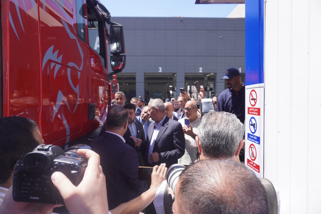 بالفيديو .. افتتاح أول محطة متنقلة لتعبئة الغاز الطبيعي المضغوط في الأردن