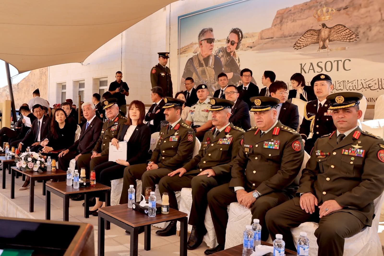 صورة حول : رئيس هيئة الأركان المشتركة يستقبل وزير الدفاع الياباني رئيس هيئة الأركان المشتركة يستقبل وزير الدفاع الياباني