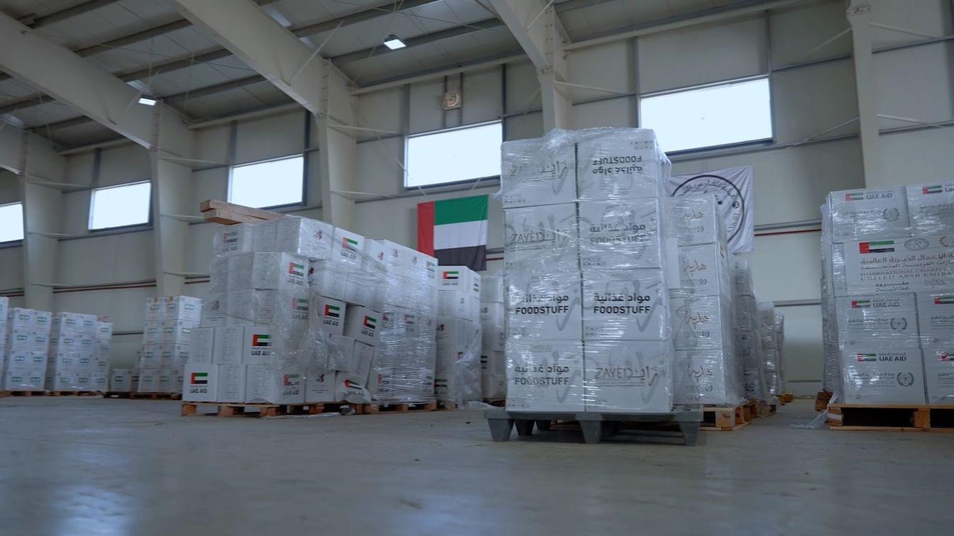 صورة حول : بالتعاون مع الأردن .. الإمارات تنفذ الإنزال الجوي الـ71 بالتعاون مع الأردن .. الإمارات تنفذ الإنزال الجوي الـ71