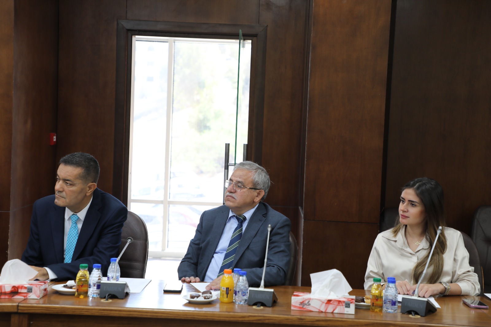 صورة حول : إضاءات على اجتماع وزارة الشؤون السياسية والبرلمانية إضاءات على اجتماع وزارة الشؤون السياسية والبرلمانية