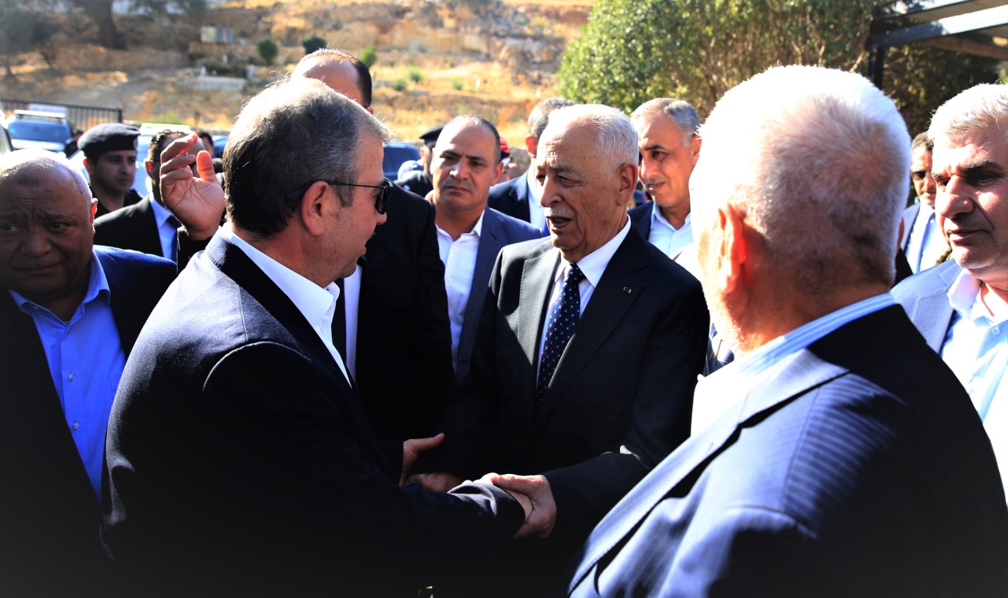 صورة حول : مندوبا عن الملك وولي العهد.. رئيس الديوان الملكي يشارك في تشييع جثمان شقيقة مدير المخابرات العامة مندوبا عن الملك وولي العهد.. رئيس الديوان الملكي يشارك في تشييع جثمان شقيقة مدير المخابرات العامة