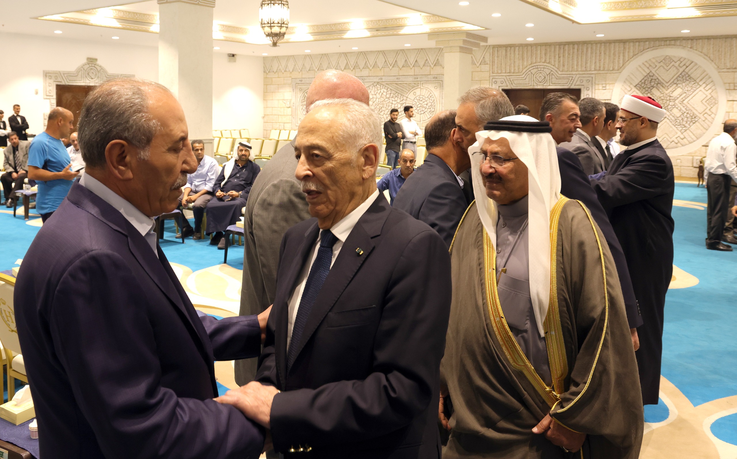 صورة حول : مندوبا عن الملك وولي العهد.. العيسوي يعزي بوفاة نجل النائب الصقور مندوبا عن الملك وولي العهد.. العيسوي يعزي بوفاة نجل النائب الصقور