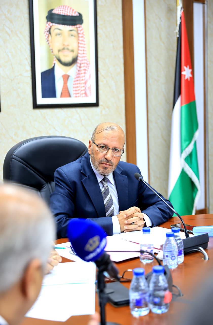 بالصور ... النائب الرعود يدعو لزيادة مقاعد الطب وإعادة مواد التوجيهي لجيل 2007 و2008