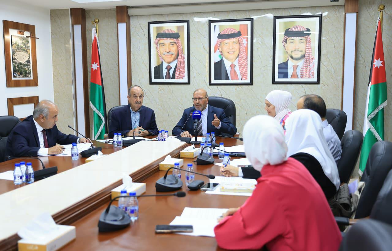 بالصور ... النائب الرعود يدعو لزيادة مقاعد الطب وإعادة مواد التوجيهي لجيل 2007 و2008