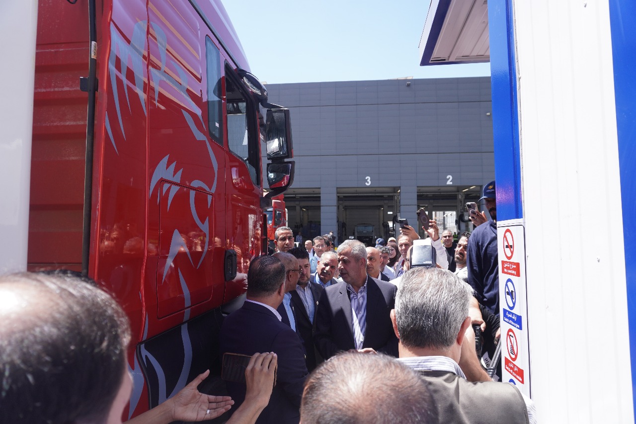 بالفيديو .. افتتاح أول محطة متنقلة لتعبئة الغاز الطبيعي المضغوط في الأردن