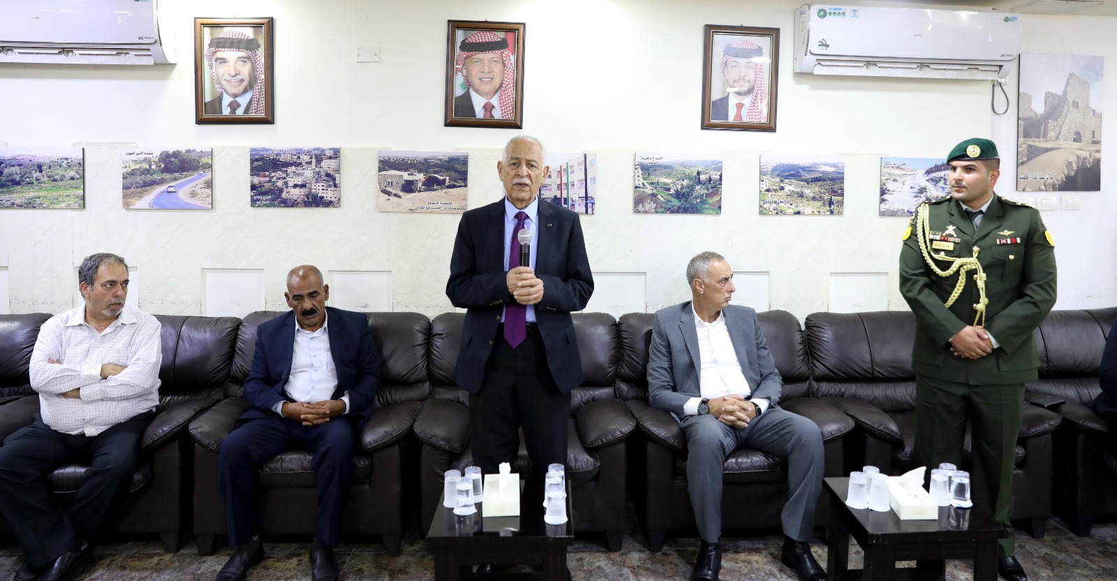 صورة حول : مندوبا عن الملك وولي العهد.. العيسوي يعزي بوفاة الصحفي جهاد أبو بيدر مندوبا عن الملك وولي العهد.. العيسوي يعزي بوفاة الصحفي جهاد أبو بيدر