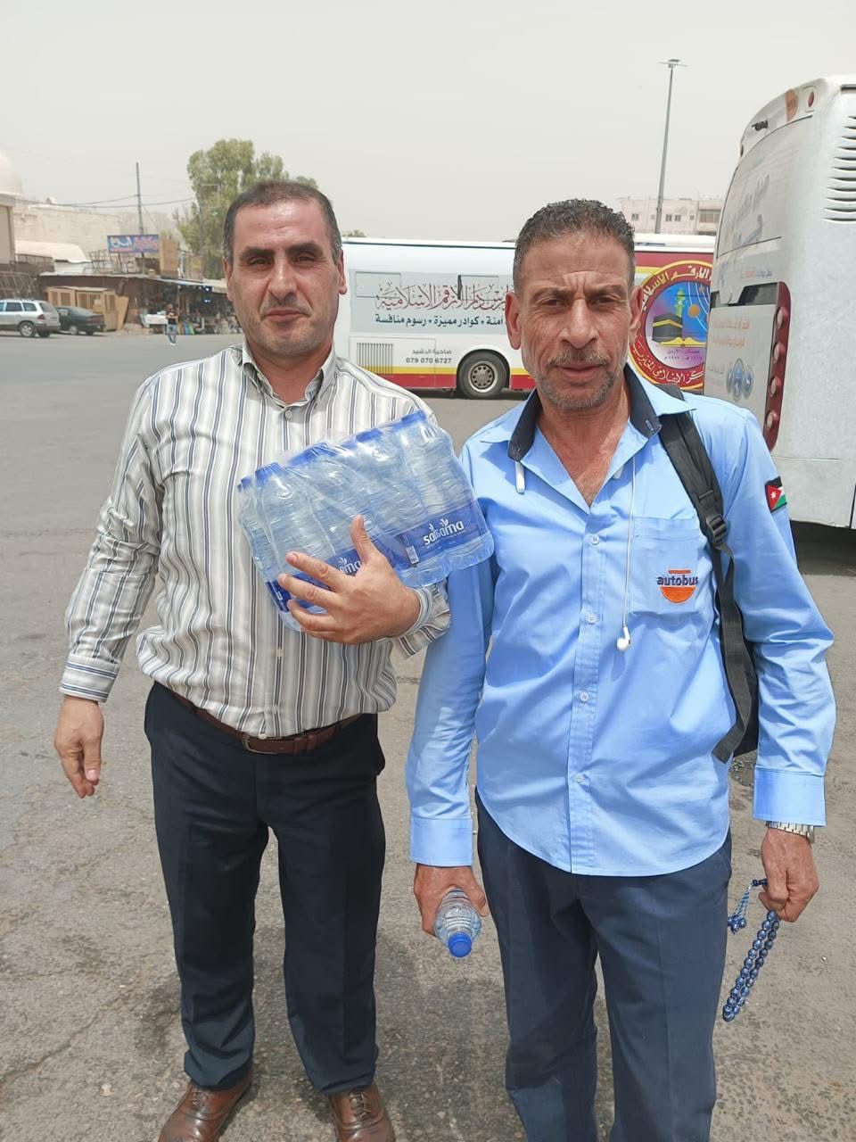 لمسة وفاء وعطاء من هيئة تنظيم قطاع الاتصالات تبرّد قلوب رجال الأمن وعمّال الوطن تحت شمس الحارة