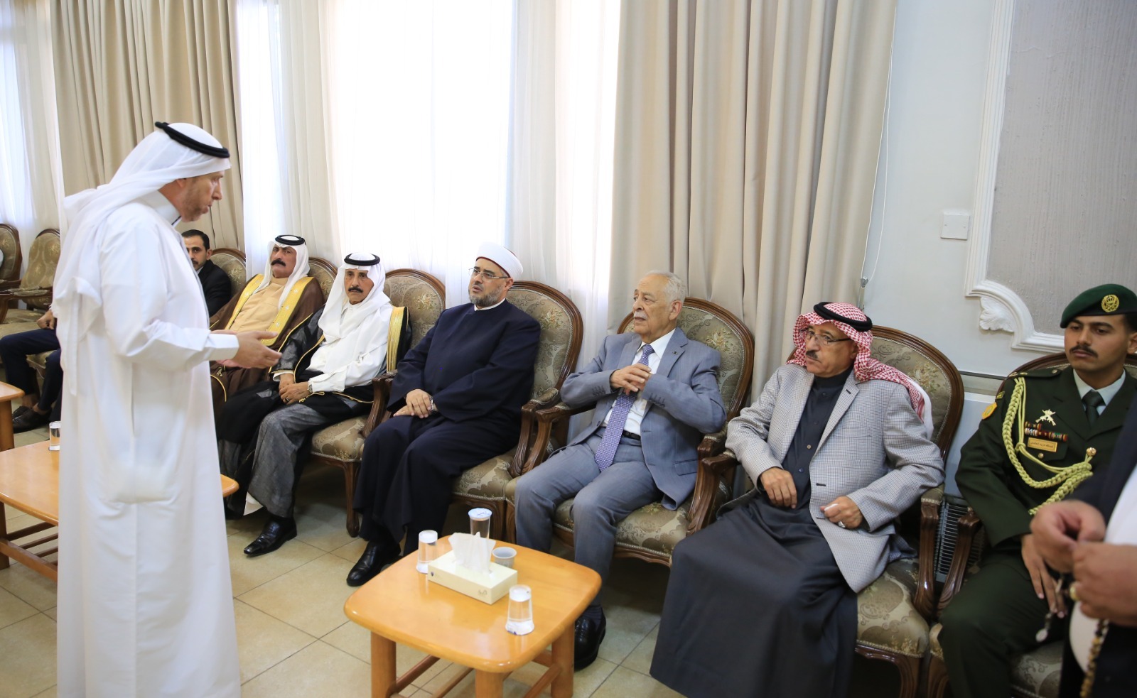 مندوبا عن الملك وولي العهد... العيسوي يعزي الرواشدة والنعيمات والحنيطي والبندقجي