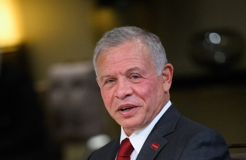 الملك يعود إلى أرض الوطن بعد زيارة أوزبكستان وكازاخستان