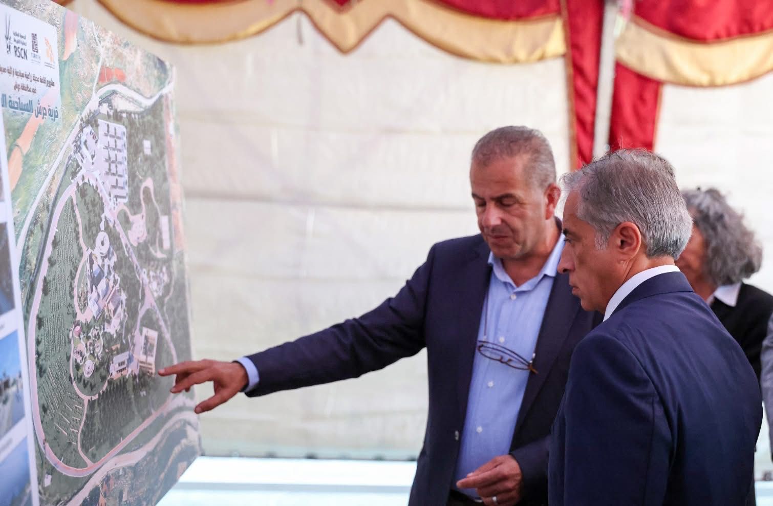 صورة حول : عاجل | جعفر حسّان يضع حجر الأساس لمشروع قرية جرش السياحية عاجل | جعفر حسّان يضع حجر الأساس لمشروع قرية جرش السياحية