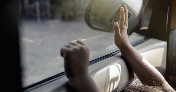 صورة حول : وفاة طفل داخل سيارة مغلقة تثير دعوى قضائية وتهمًا جنائية وفاة طفل داخل سيارة مغلقة تثير دعوى قضائية وتهمًا جنائية