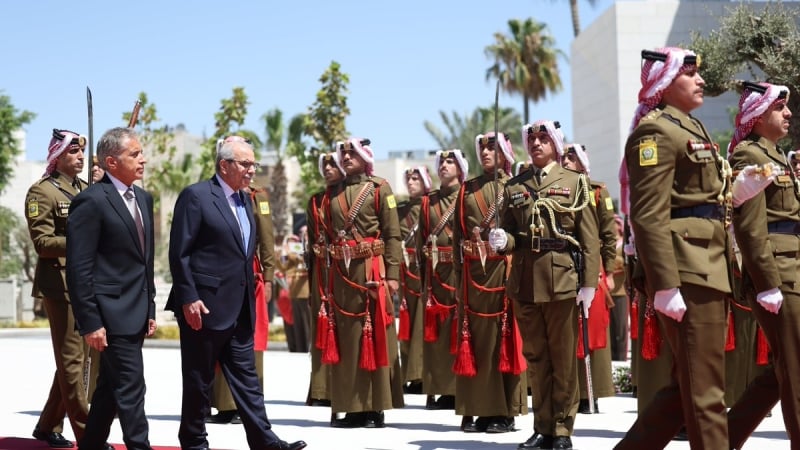 عاجل | جعفر حسان يستقبل رئيس الوزراء اللبناني نواف سلام في عمان