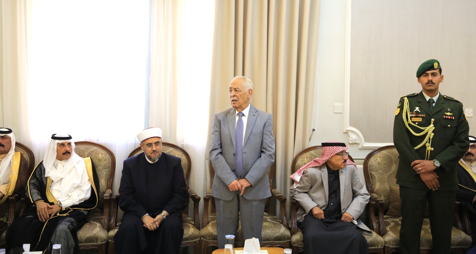 مندوبا عن الملك وولي العهد... العيسوي يعزي الرواشدة والنعيمات والحنيطي والبندقجي