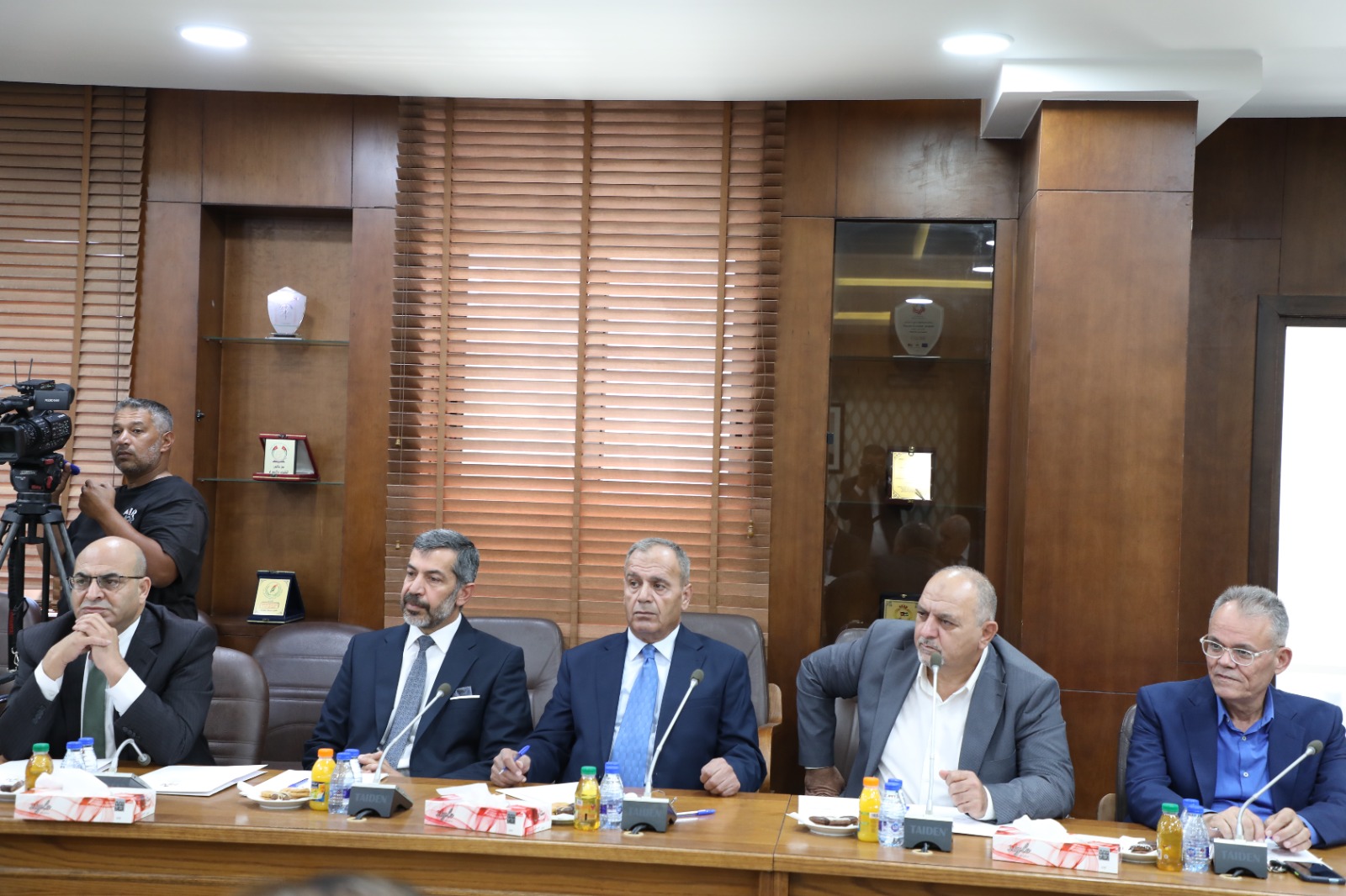 إضاءات على اجتماع وزارة الشؤون السياسية والبرلمانية