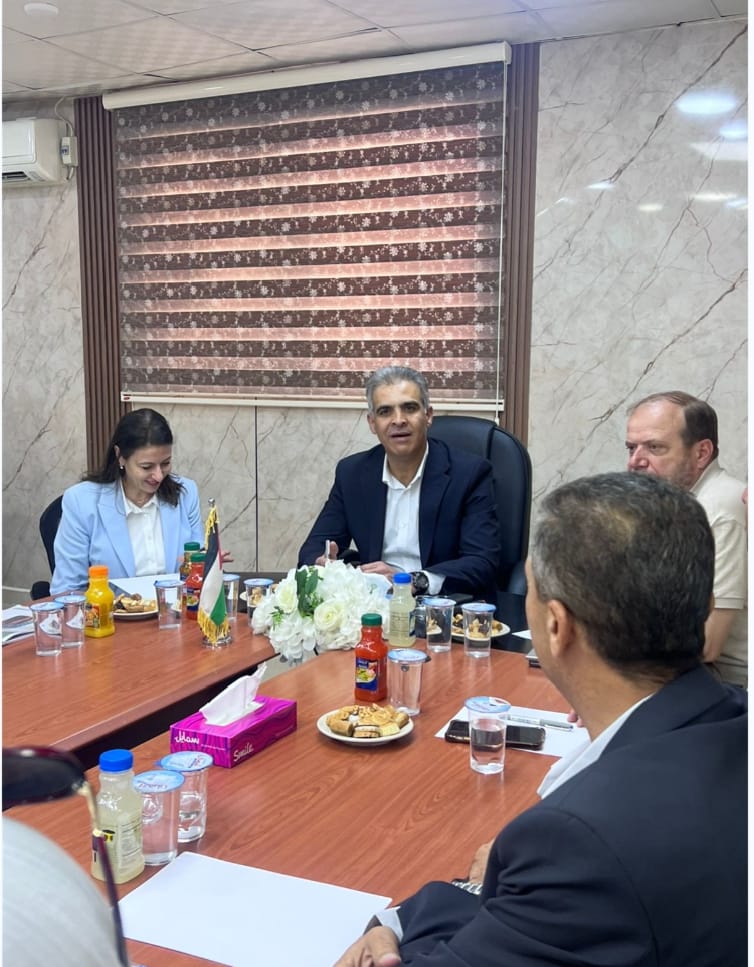 صورة حول : الرحاحلة يزور محطات لشركة توزيع الكهرباء في محافظة الكرك الرحاحلة يزور محطات لشركة توزيع الكهرباء في محافظة الكرك