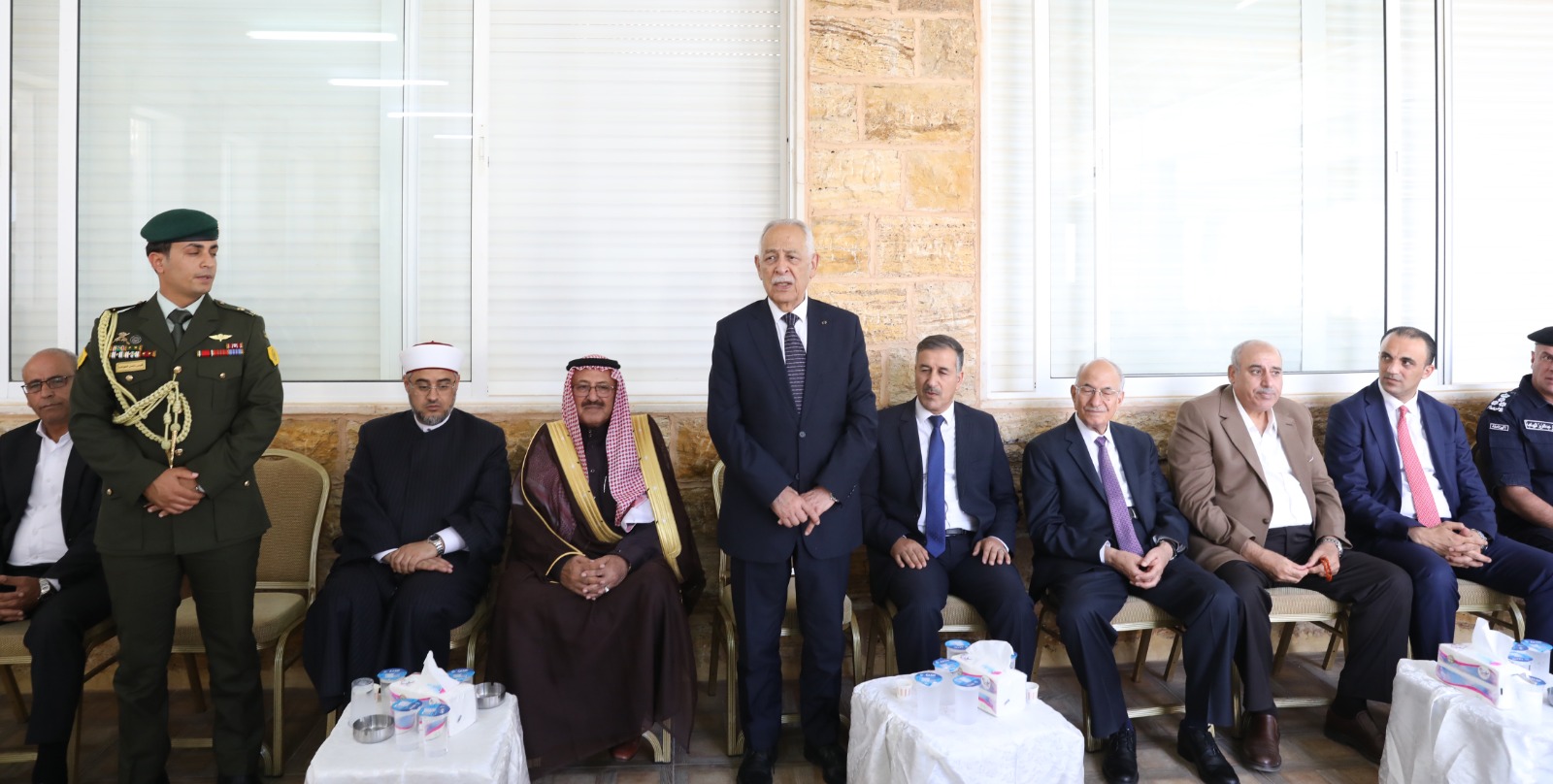 مندوبا عن الملك وولي العهد.. العيسوي يعزي عشيرة ابو حمور