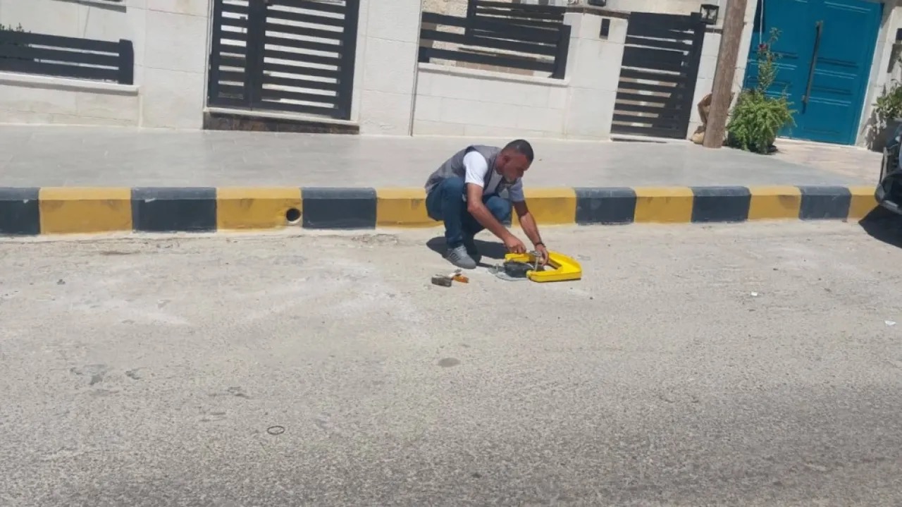 صورة حول : أمانة عمّان تواصل إزالة الحواجز والعوائق لتحسين الحركة المرورية أمانة عمّان تواصل إزالة الحواجز والعوائق لتحسين الحركة المرورية