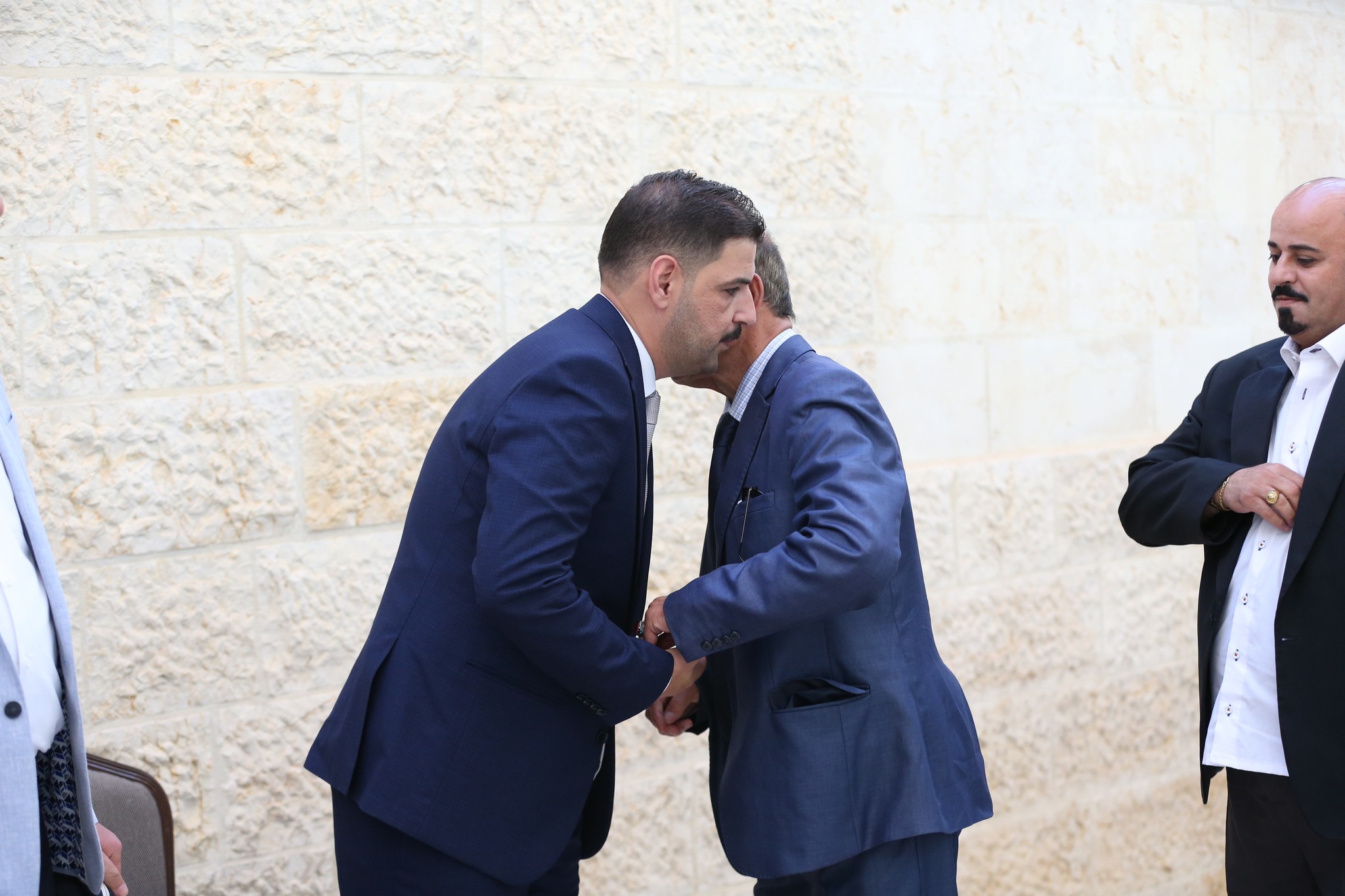 بالصور .. أبناء المرحوم الحاج صالح الهنداوي يحتفلون بزفاف شقيقهم سعد