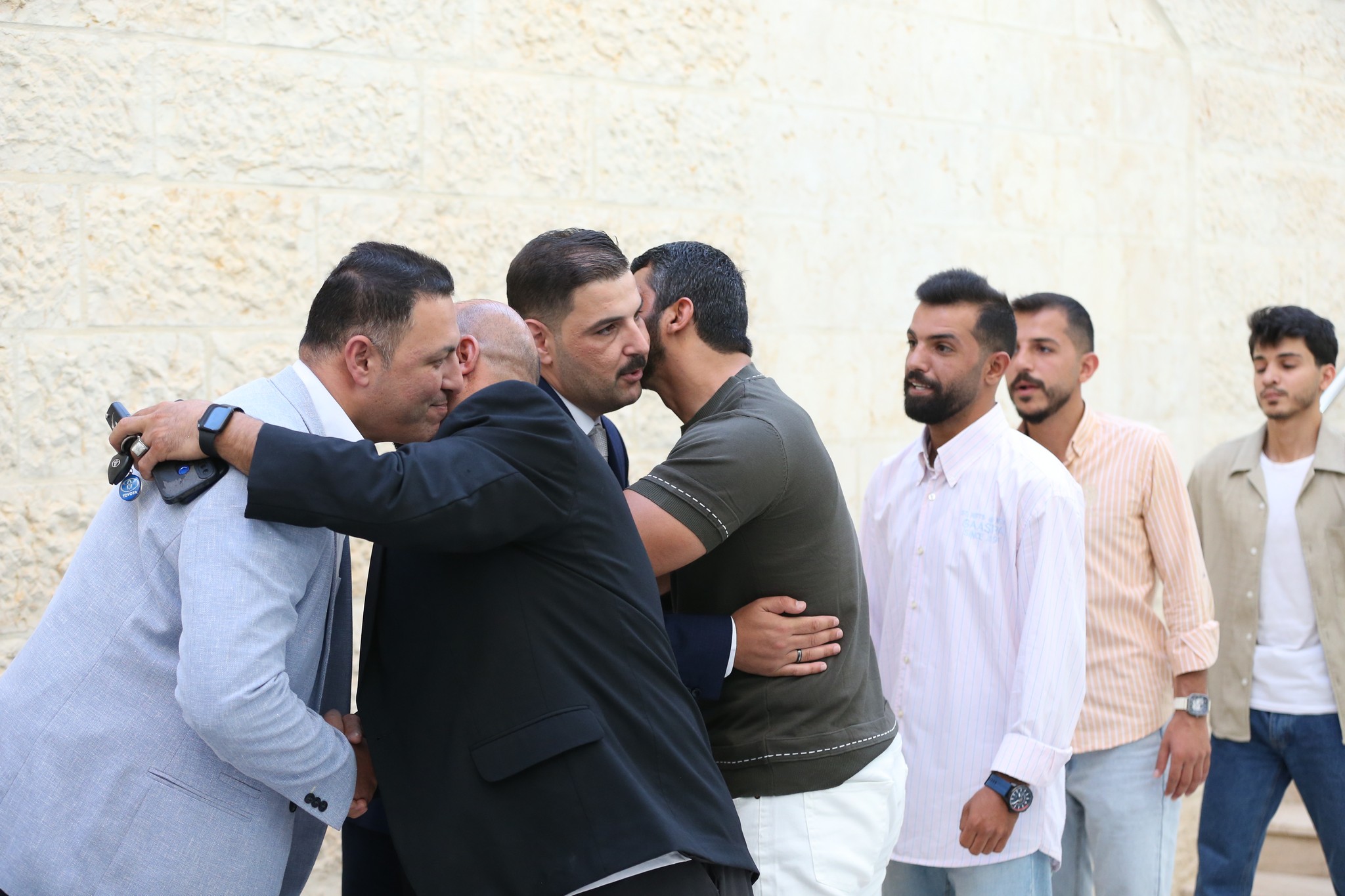 بالصور .. أبناء المرحوم الحاج صالح الهنداوي يحتفلون بزفاف شقيقهم سعد