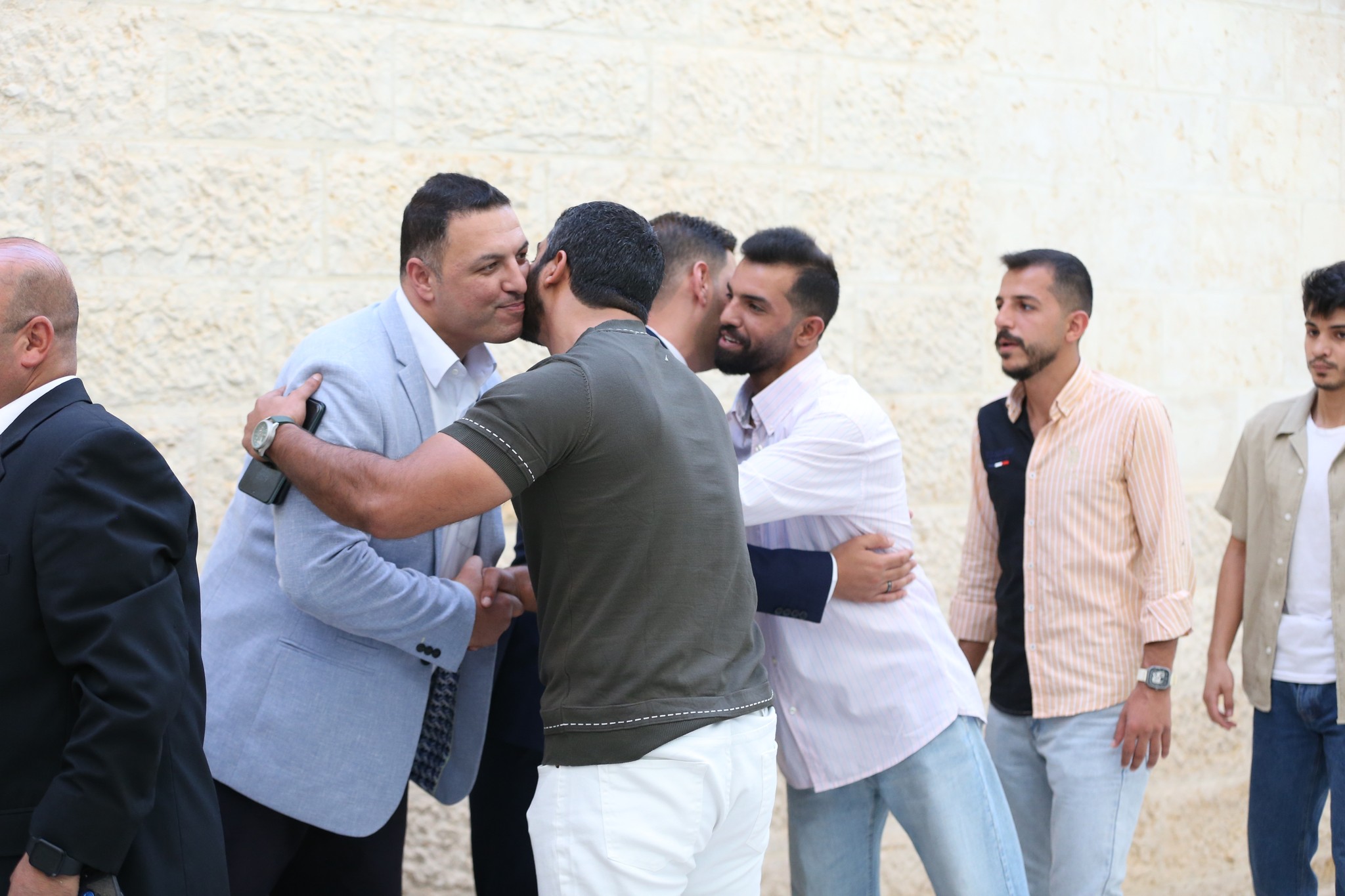 بالصور .. أبناء المرحوم الحاج صالح الهنداوي يحتفلون بزفاف شقيقهم سعد