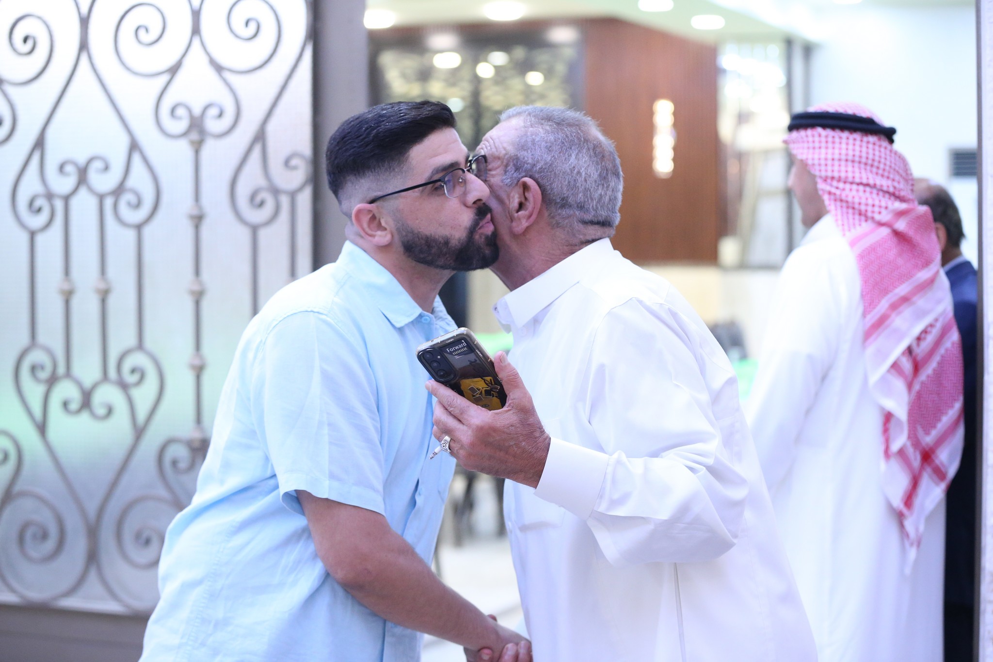 بالصور .. أبناء المرحوم الحاج صالح الهنداوي يحتفلون بزفاف شقيقهم سعد