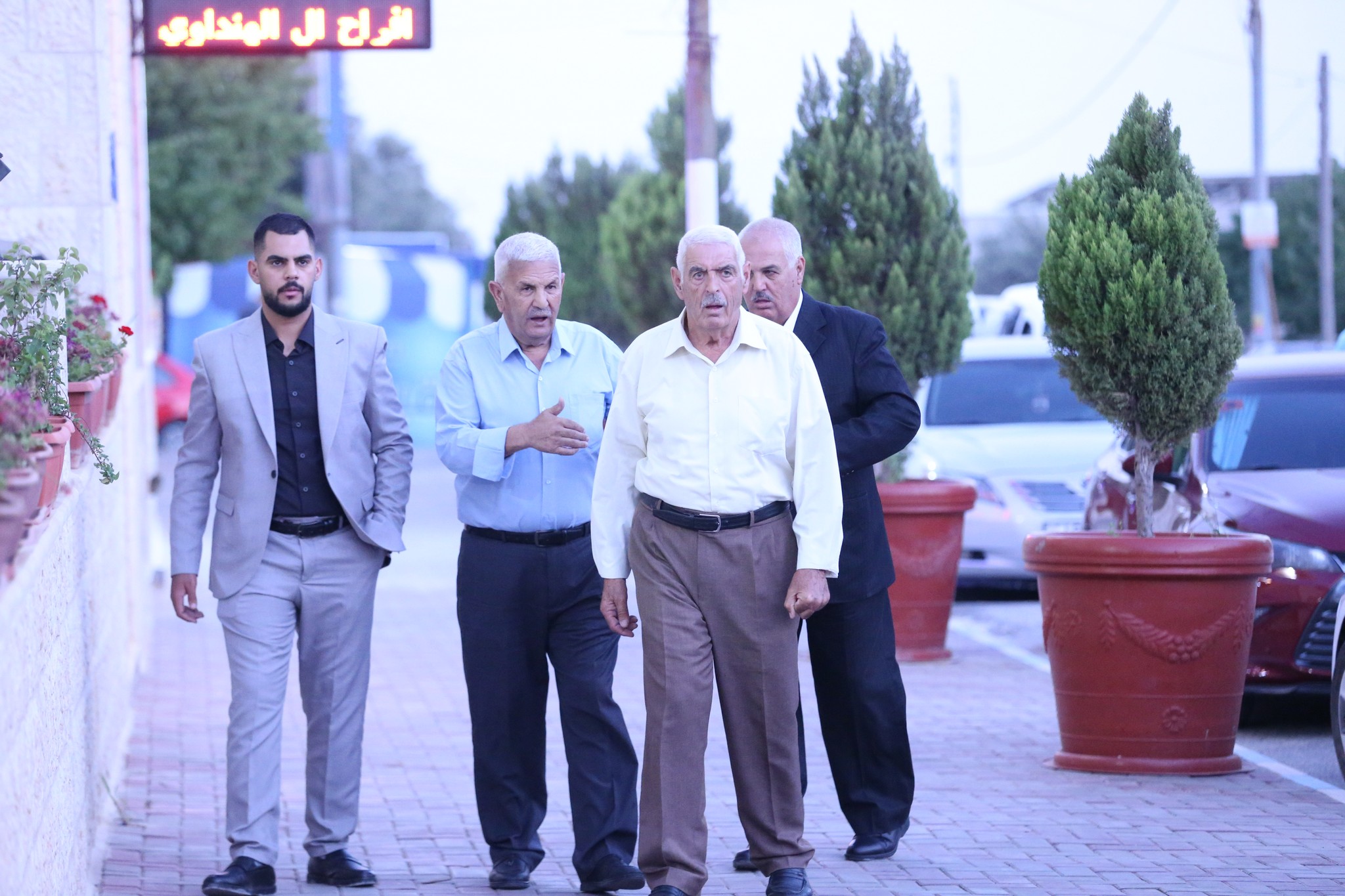 بالصور .. أبناء المرحوم الحاج صالح الهنداوي يحتفلون بزفاف شقيقهم سعد