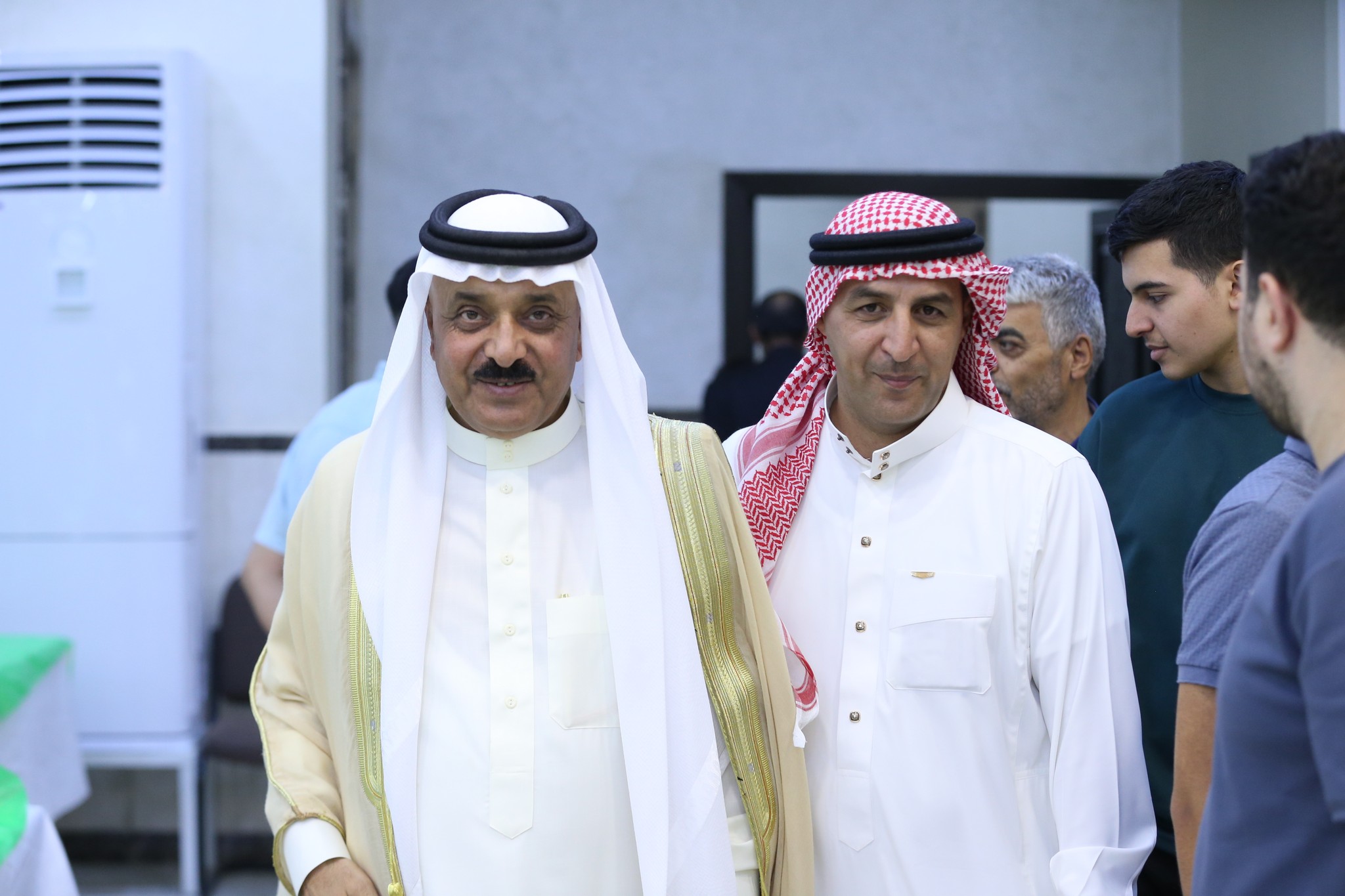 بالصور .. أبناء المرحوم الحاج صالح الهنداوي يحتفلون بزفاف شقيقهم سعد