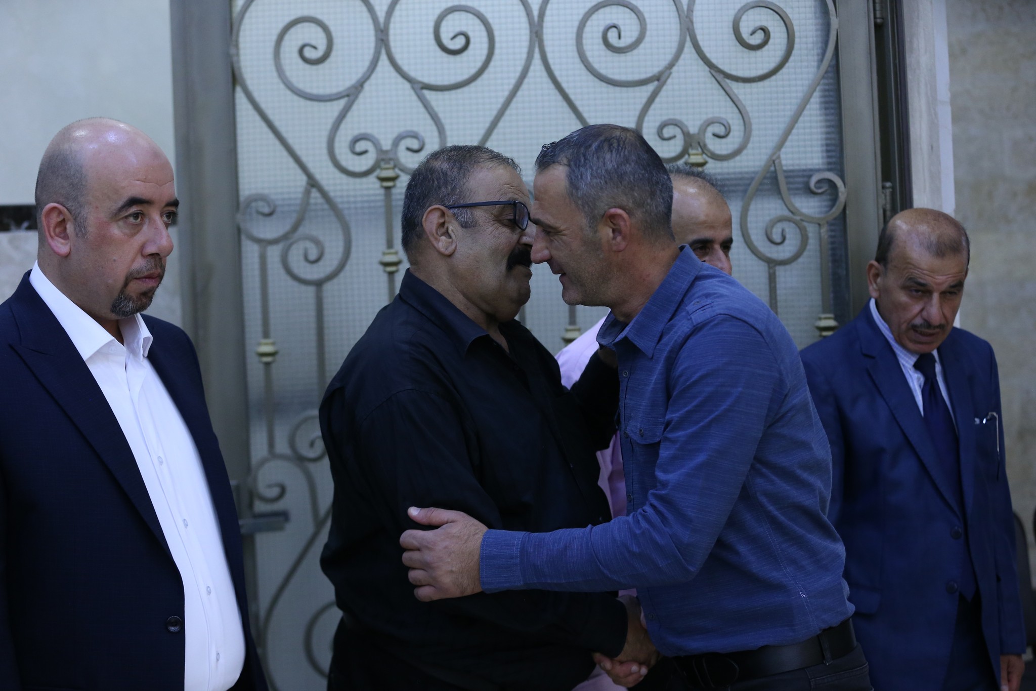 بالصور .. أبناء المرحوم الحاج صالح الهنداوي يحتفلون بزفاف شقيقهم سعد