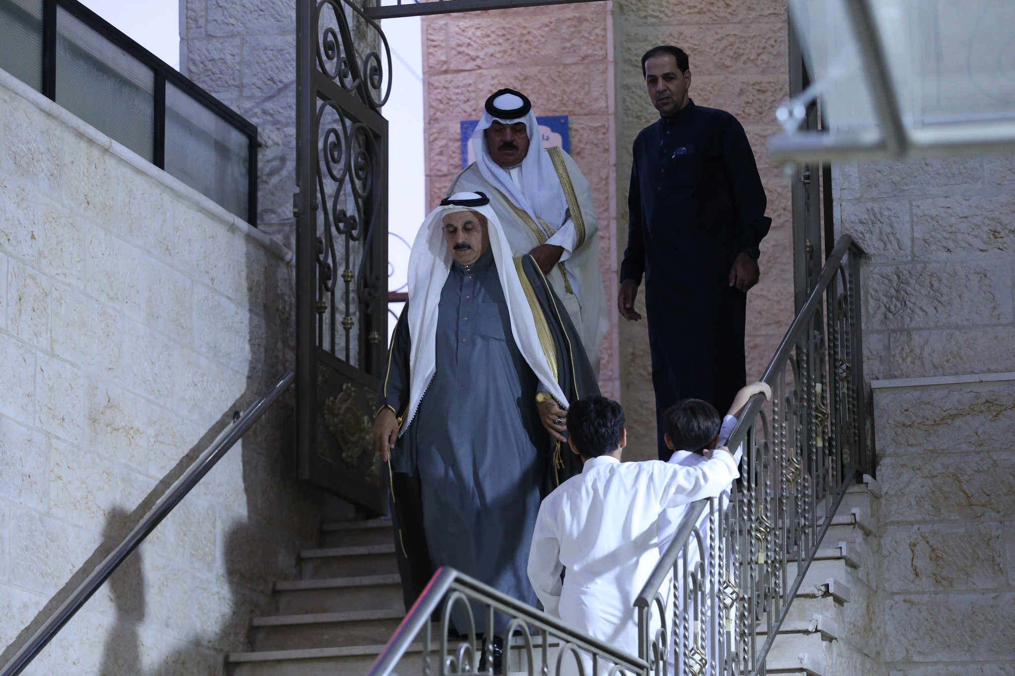 بالصور .. أبناء المرحوم الحاج صالح الهنداوي يحتفلون بزفاف شقيقهم سعد