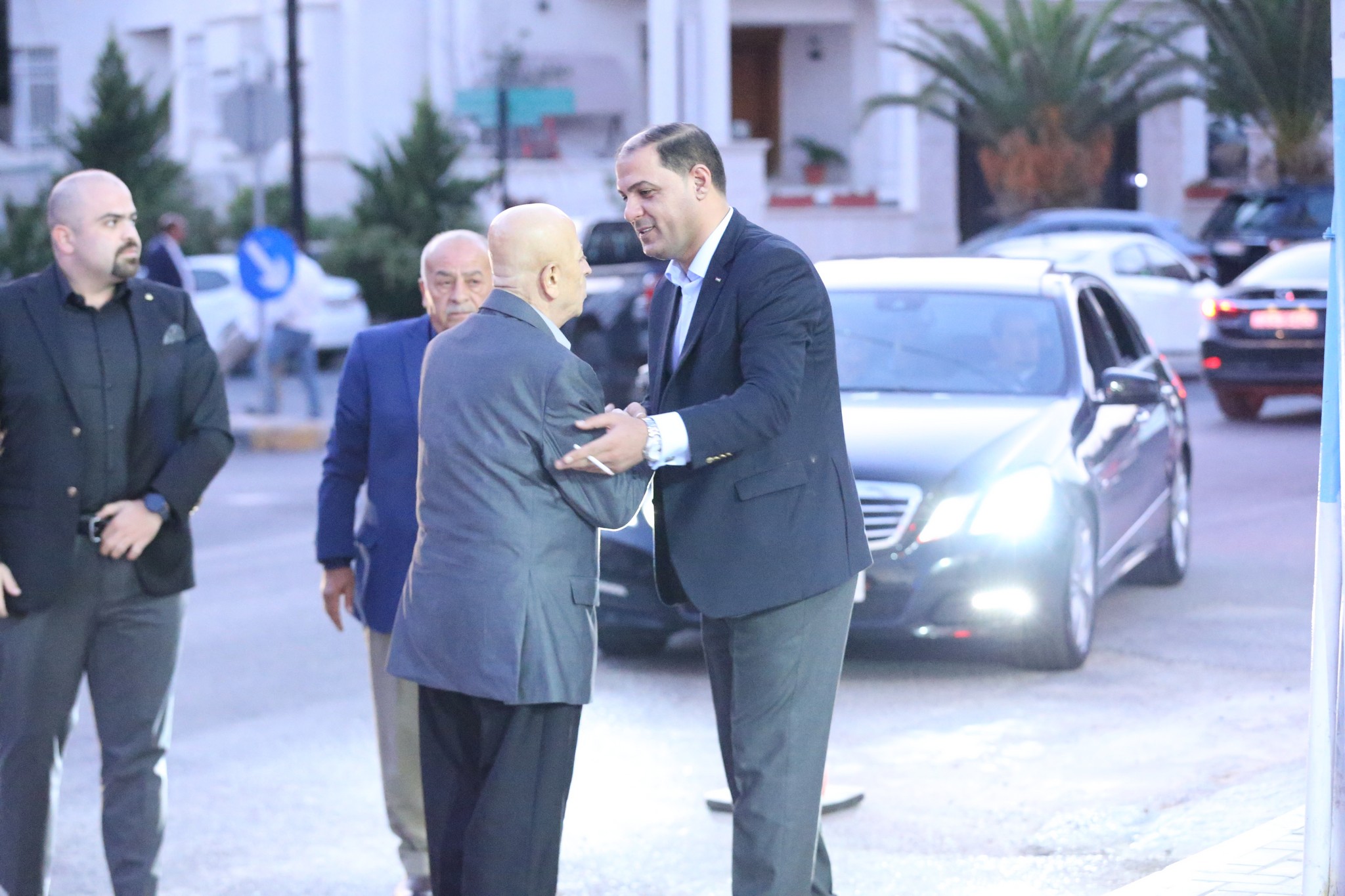 بالصور .. أبناء المرحوم الحاج صالح الهنداوي يحتفلون بزفاف شقيقهم سعد